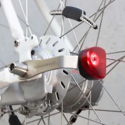 Lampes Vélo Sans Piles Sur Moyeu SL200 Reelight -Accessoires De Vélo Soldes sl200 reelight feu sans piles velo